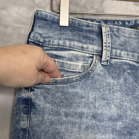 Torrid Jegging Bermuda Shorts Womens 10 Blue Distressed Super Soft Denim Cutoff - Picture 3 of 9